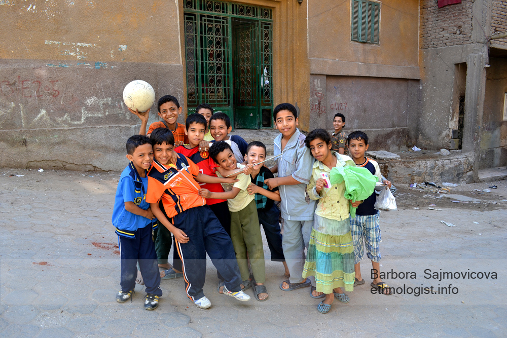 Photo: Barbora Sajmovicova Children smile in the Manshiyat Naser. Photo: Barbora Sajmovicova, 2011, Nikon D3100.