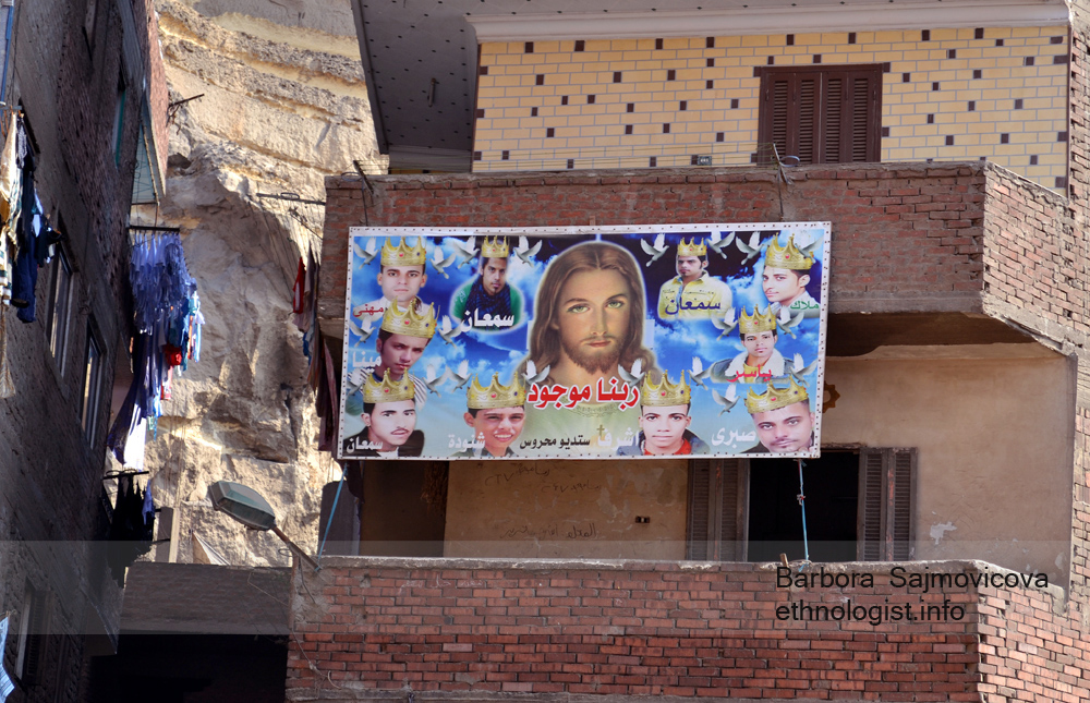Photo: Barbora Sajmovicova The poster with the inscription ´Our Lord exists´ (ربنا موجود) on the house of the garbage collectors. Photo: Barbora Sajmovicova, 2011, Nikon D3100.