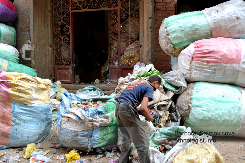 Photo: Barbora Sajmovicova The sorting cans in the Garbage City. Photo: Barbora Sajmovicova, 2011, Nikon D3100.