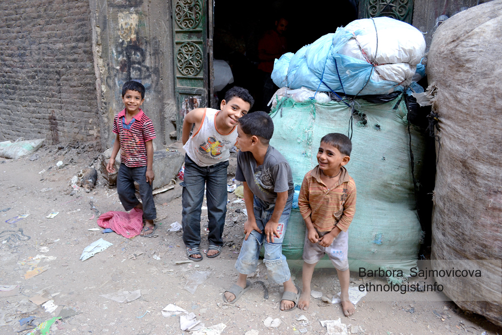 Photo: Barbora Sajmovicova The children of the garbage collectors. Photo: Barbora Sajmovicova, 2011, Nikon D3100.
