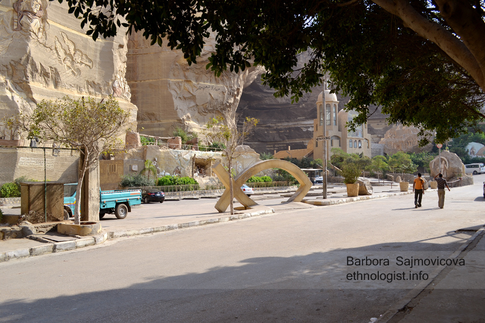 Photo: Barbora Sajmovicova The street leading to the Church of Saint Simon. Photo: Barbora Sajmovicova, 2011, Nikon D3100.