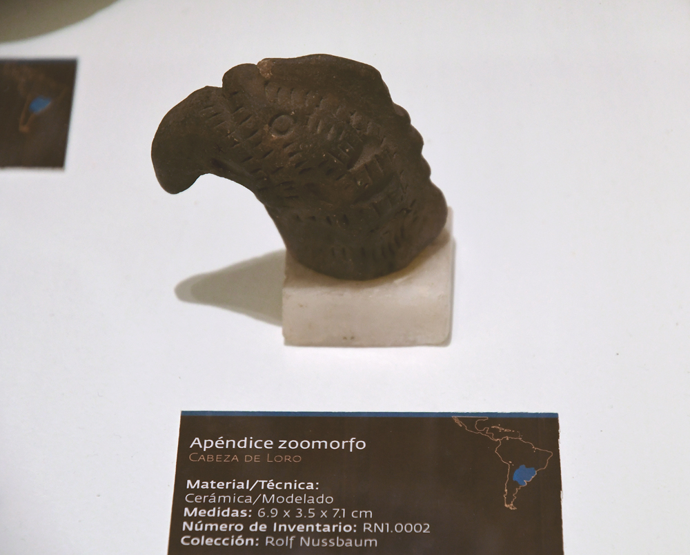 Foto: Barbora Sajmovicova The zoomorfic ceramic statue in Museo de Arte Precolombio e Indígena. Photo: Barbora Sajmovicova, 2016, Uruguay.