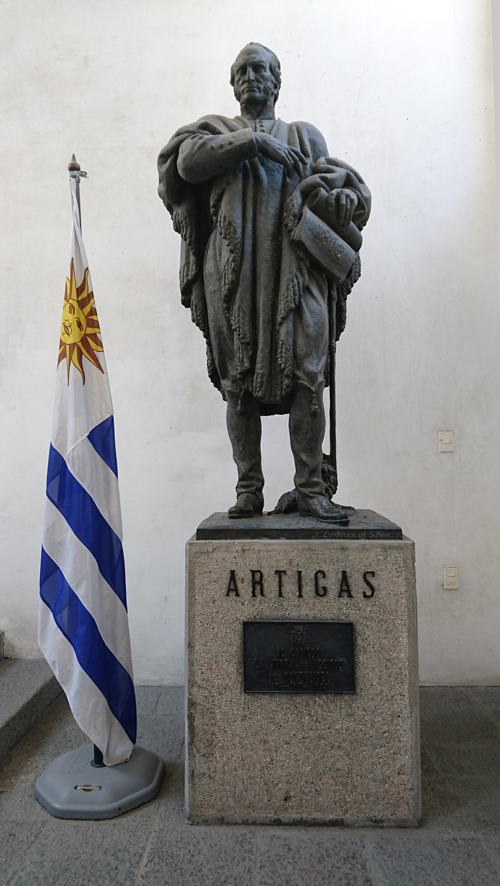 Photo: Barbora Sajmovicova The statue of José Artigas in the Museo Histórico Cabildo. Photo: Barbora Sajmovicova, 2016, Uruguay.