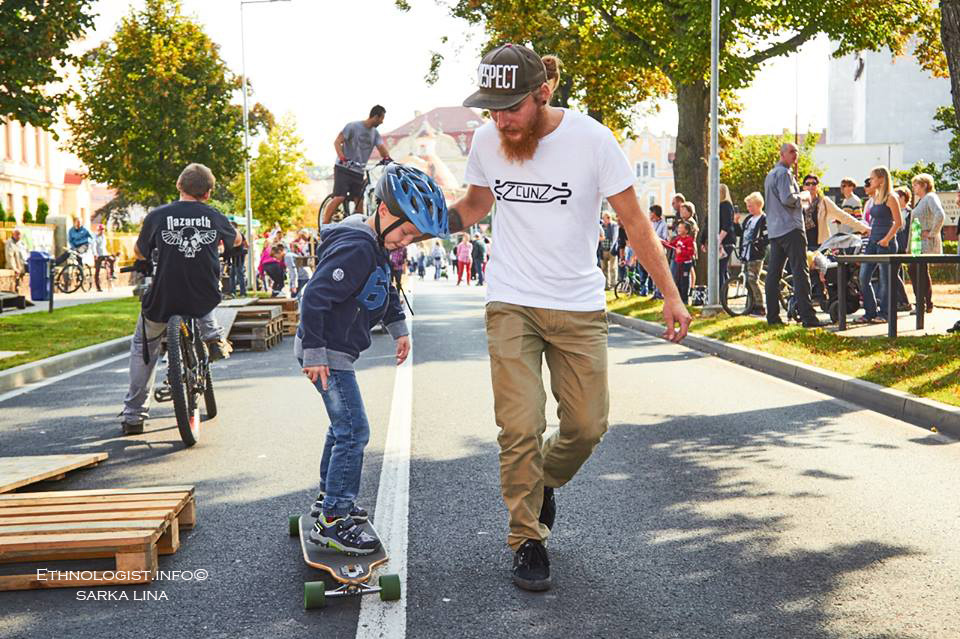 Foto: Šárka Lina Loňská akce přilákala mnoho mladých rodičů s dětmi. Foto: Šárka Lina, 2016.