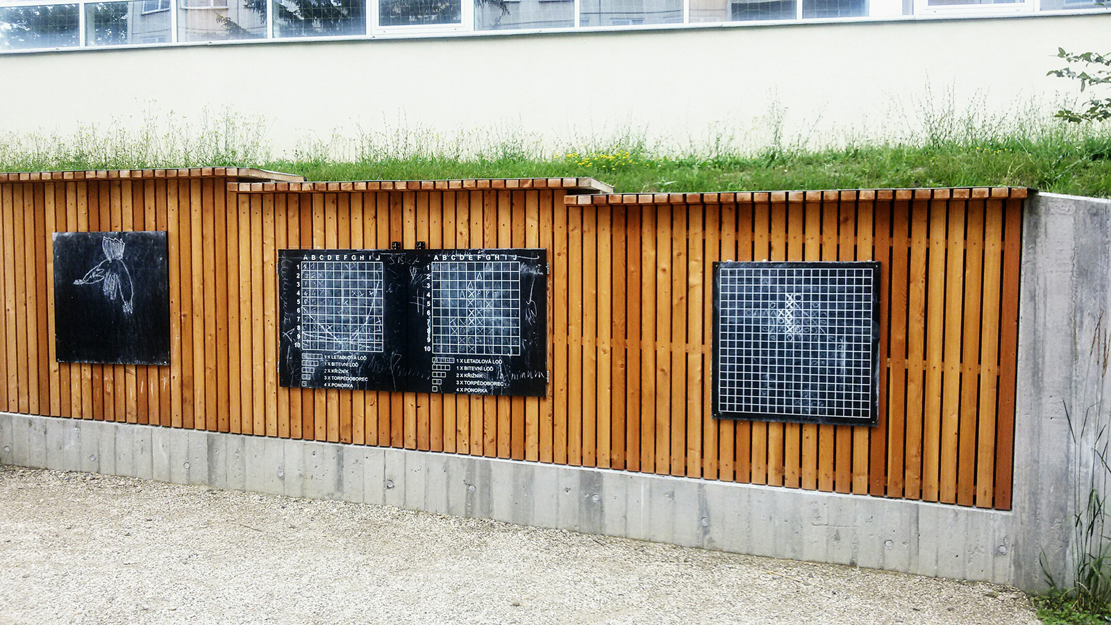 Photo: Veronika Vopelkova .Sidewalks should not only serve for getting people from point A to point B, people should enjoy them. Photo: Veronika Vopelkova,