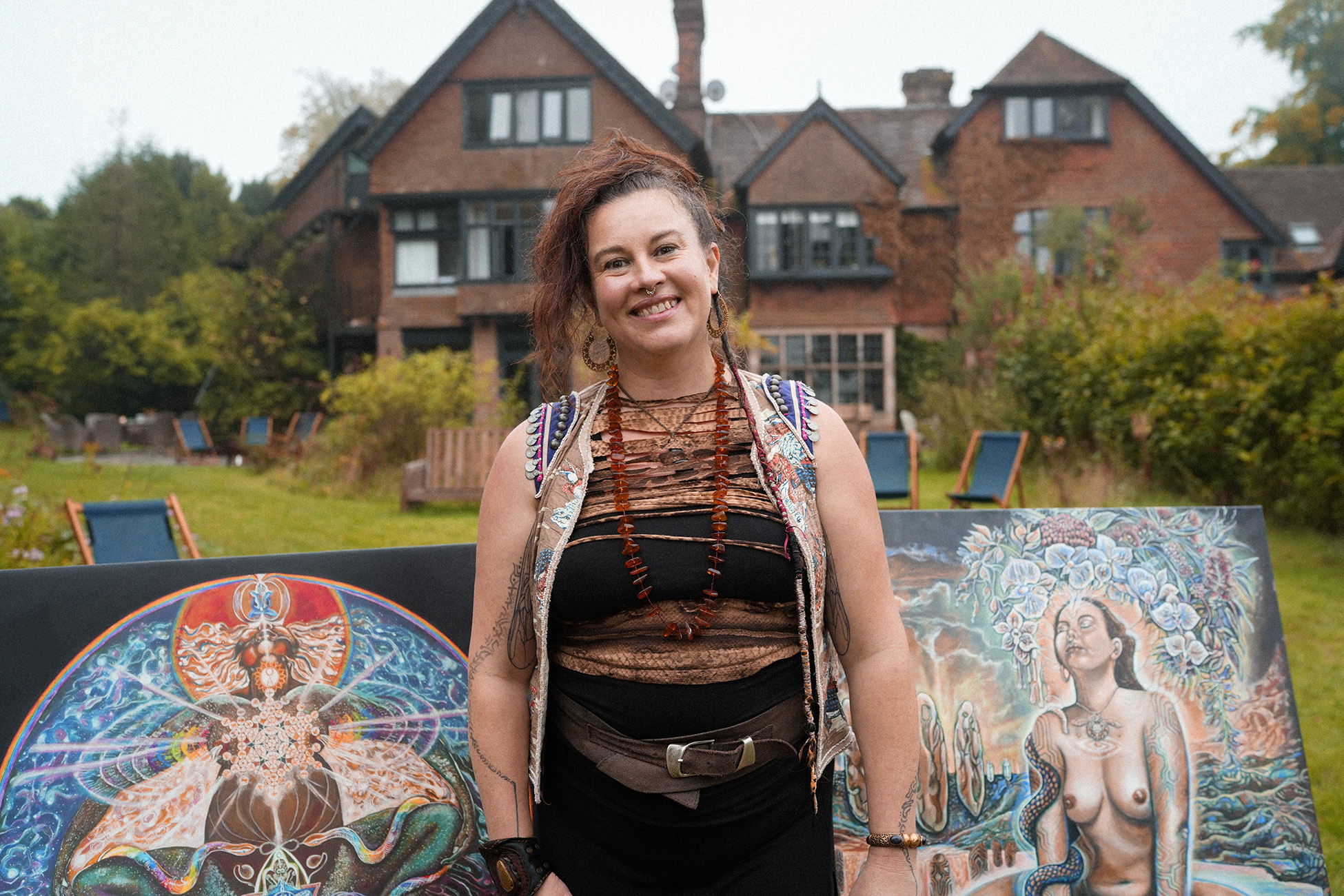 Photo: Barbora Zelenkova Melissa's artwork is a reflection of her inner soul, embodying themes of sacred spirituality, femininity, and shamanism, intertwined with elements of ancient mythology and contemporary imaginative realism. Each piece serves as a vibrant testament to her profound connection with these deep, enduring narratives.