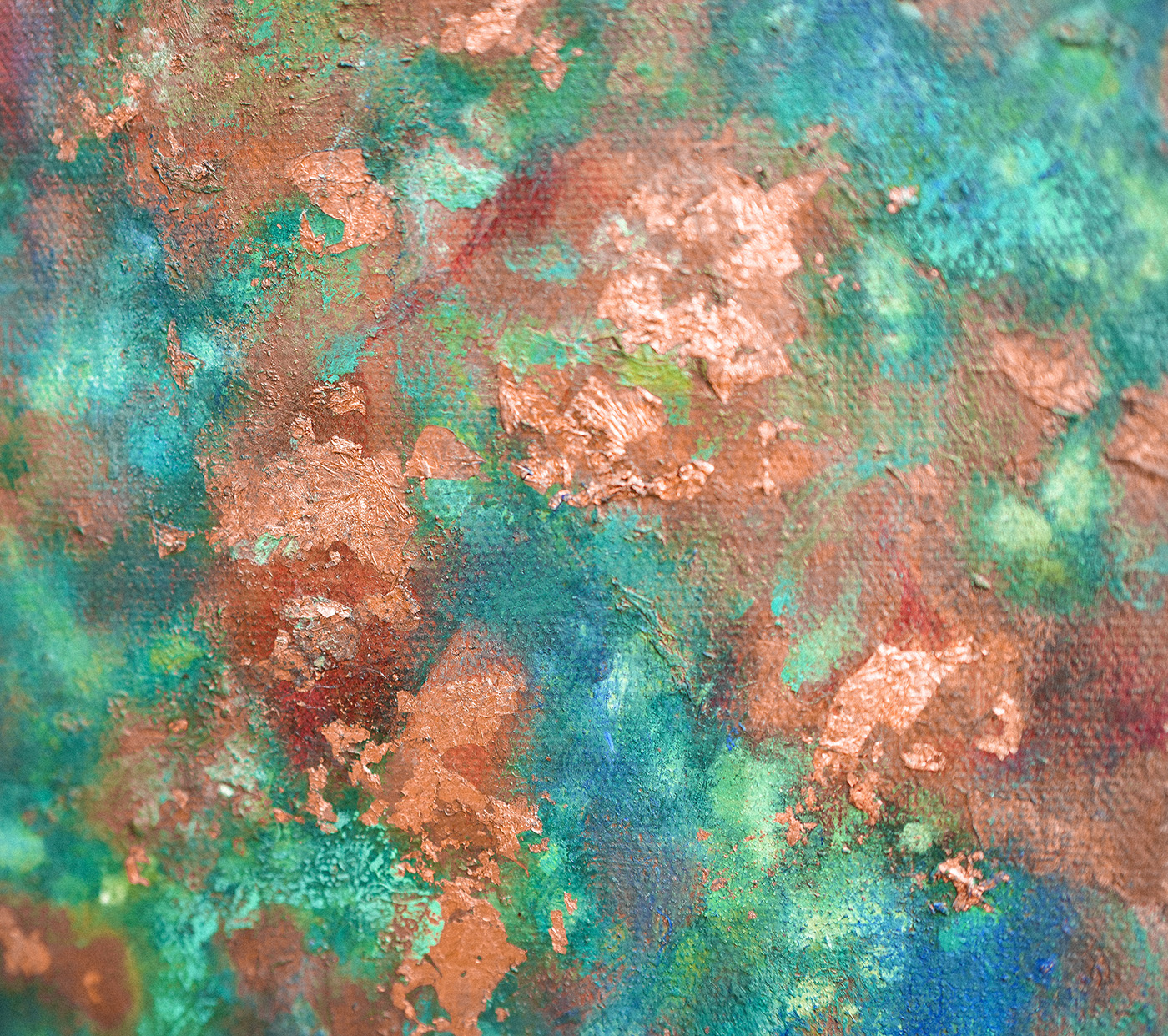 Photo: Barbora Zelenkova A close examination of ‘INANNA - STARFIRE QUEEN’ reveals the meticulous precision and rich layering characteristic of Melissa’s artwork. In this detailed view, one can observe the exquisite interplay of materials, where melted copper and gold blend seamlessly with the lush, blue aquamarine hues of egg and oil temperas.